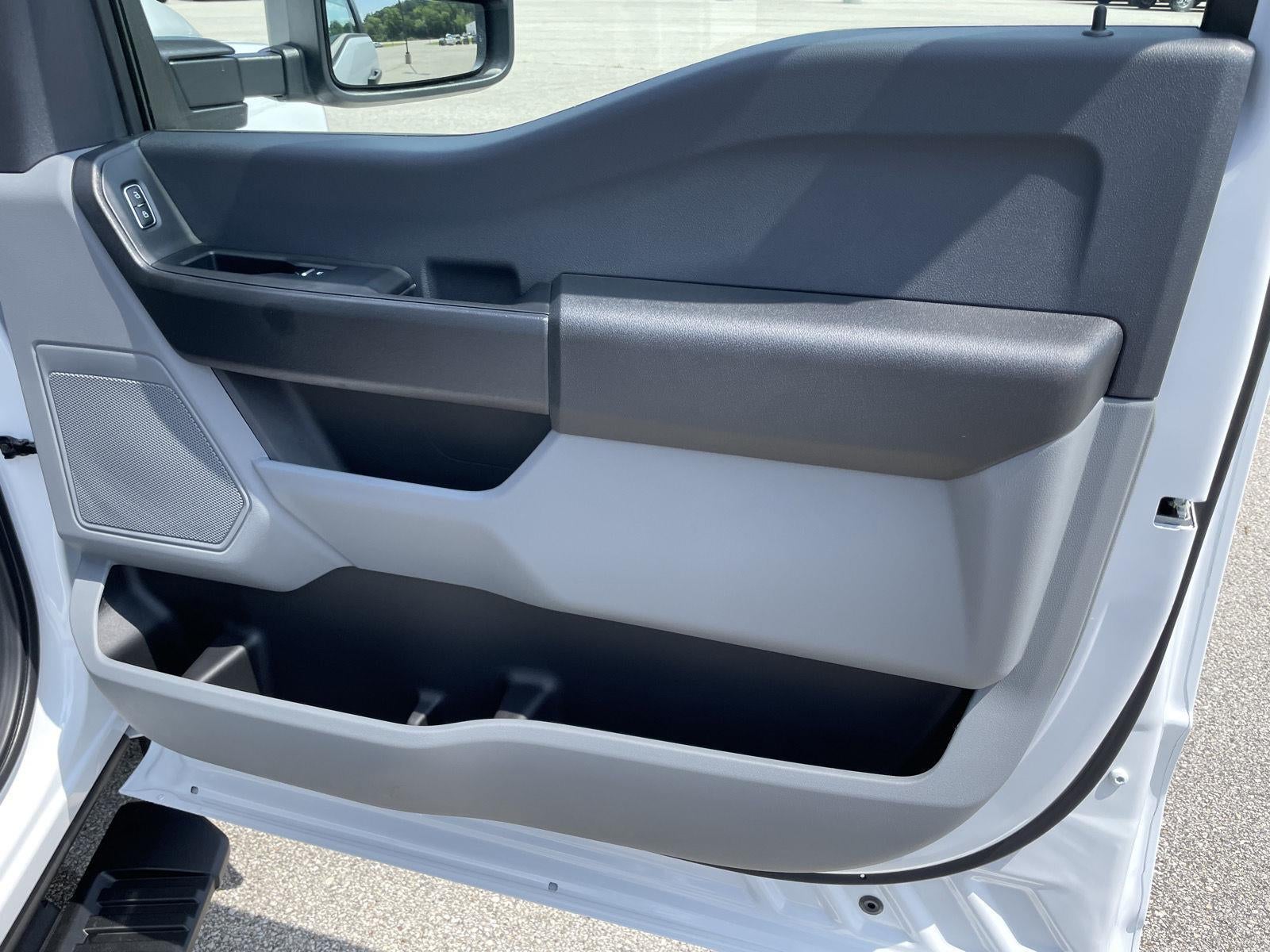 2025 Ford Super Duty F-550 DRW XL