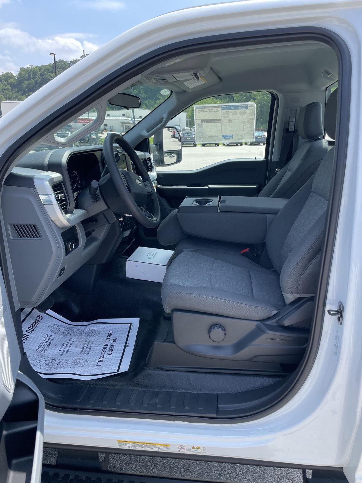 2025 Ford Super Duty F-550 DRW XL