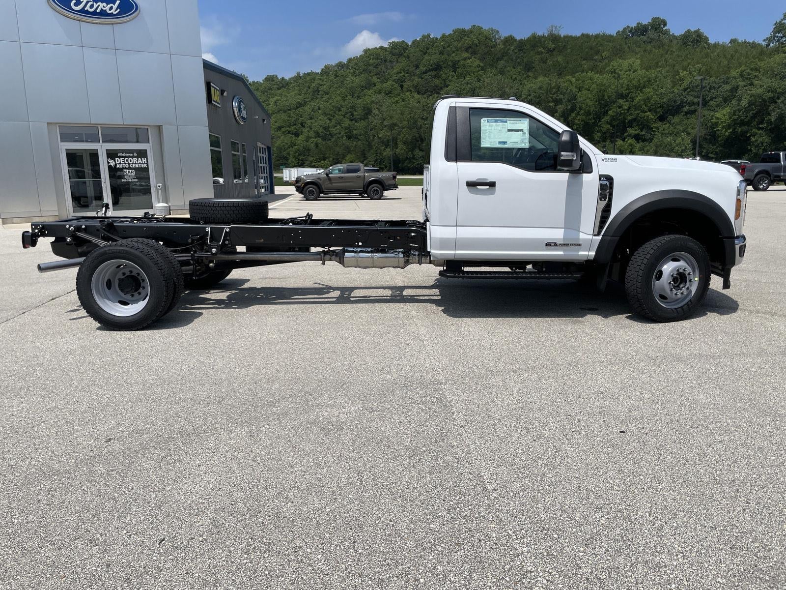 2025 Ford Super Duty F-550 DRW XL