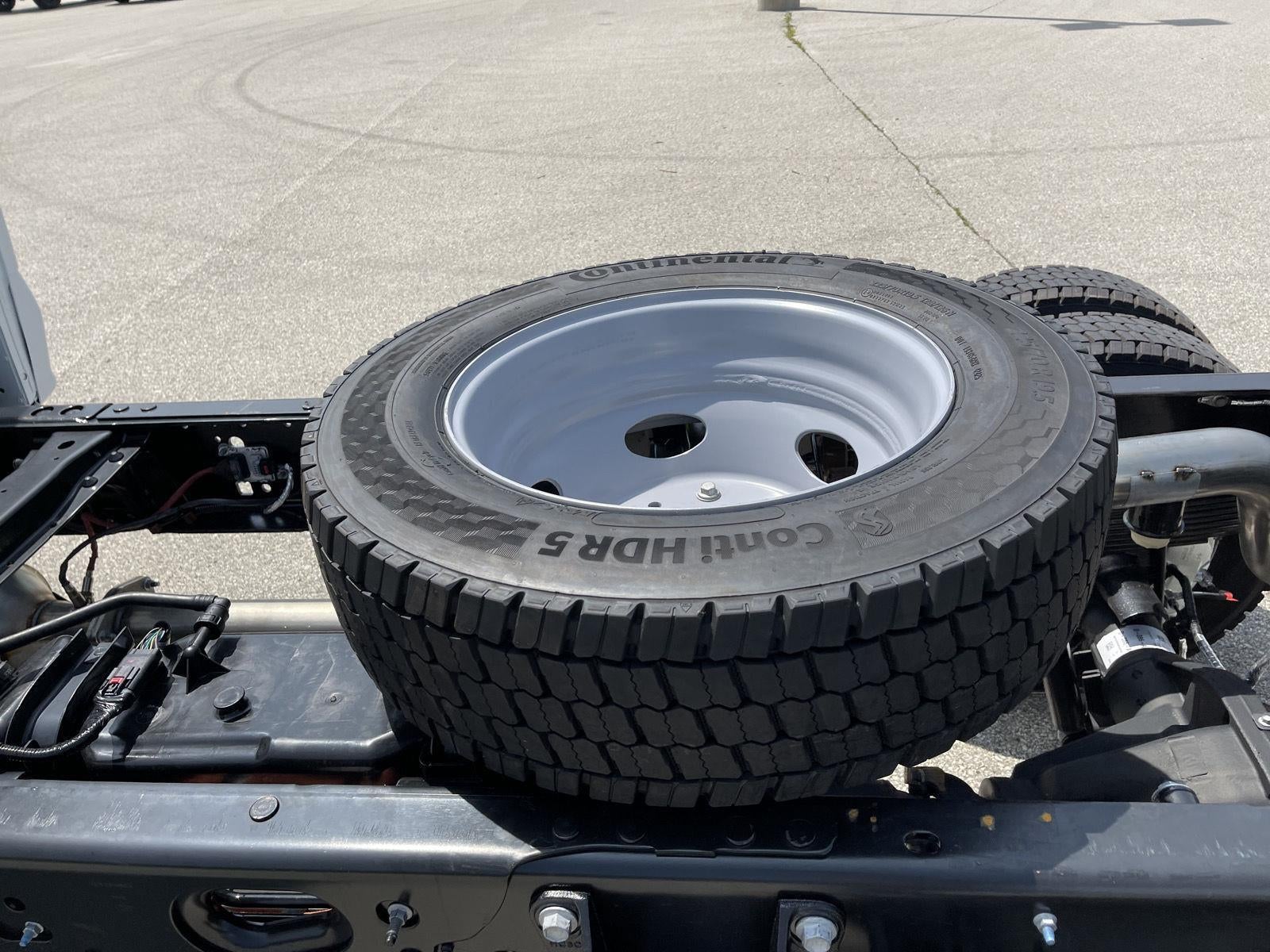 2025 Ford Super Duty F-550 DRW XL