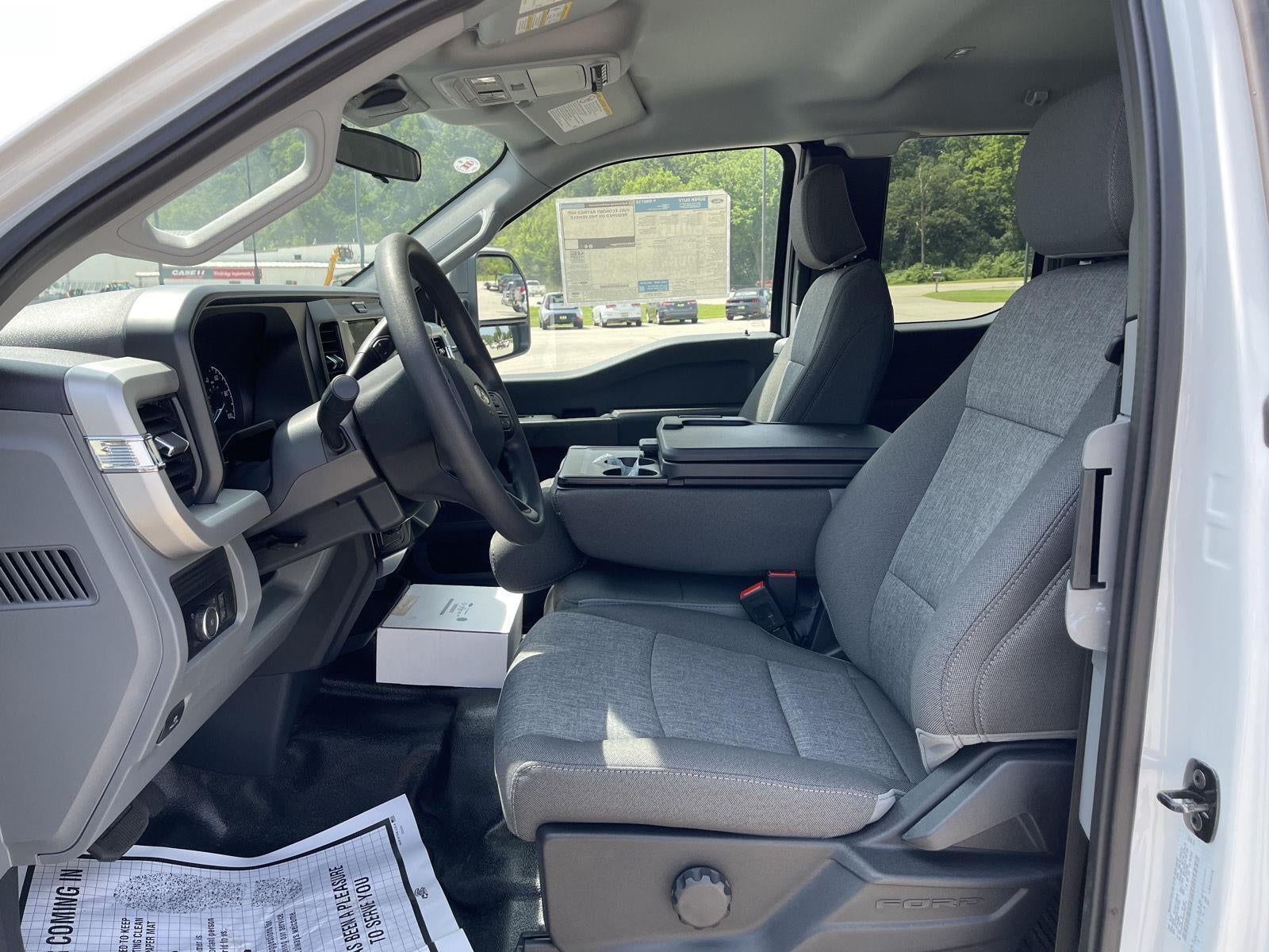 2025 Ford Super Duty F-550 DRW XL