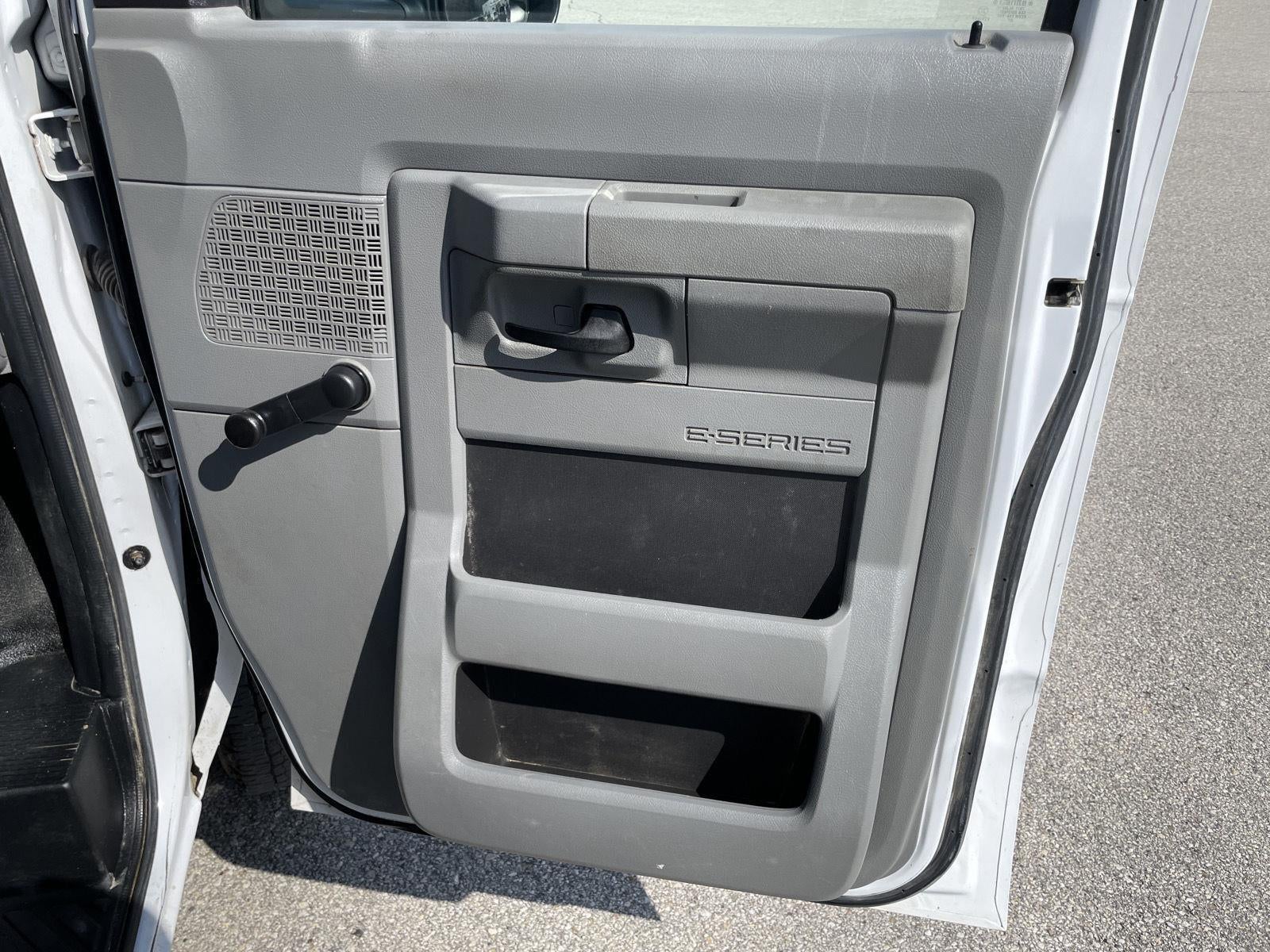 2017 Ford E-Series Cutaway Base DRW