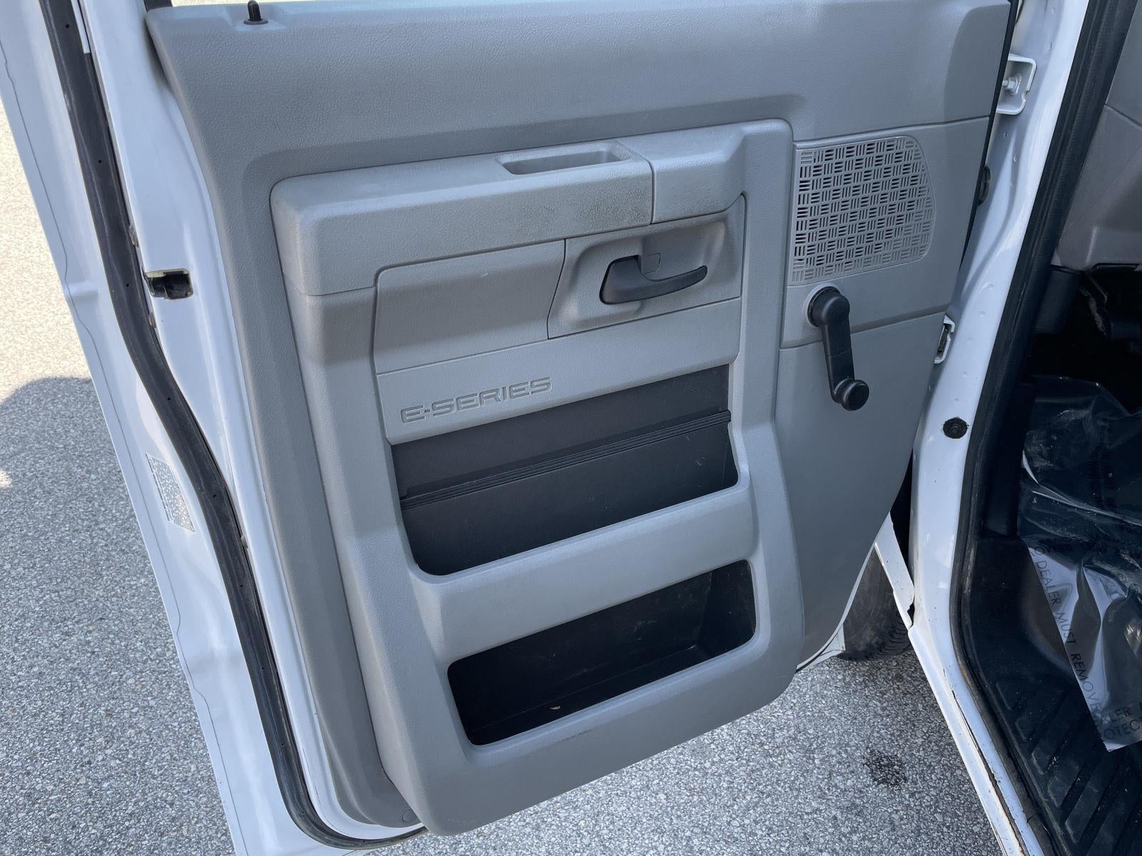 2017 Ford E-Series Cutaway Base DRW