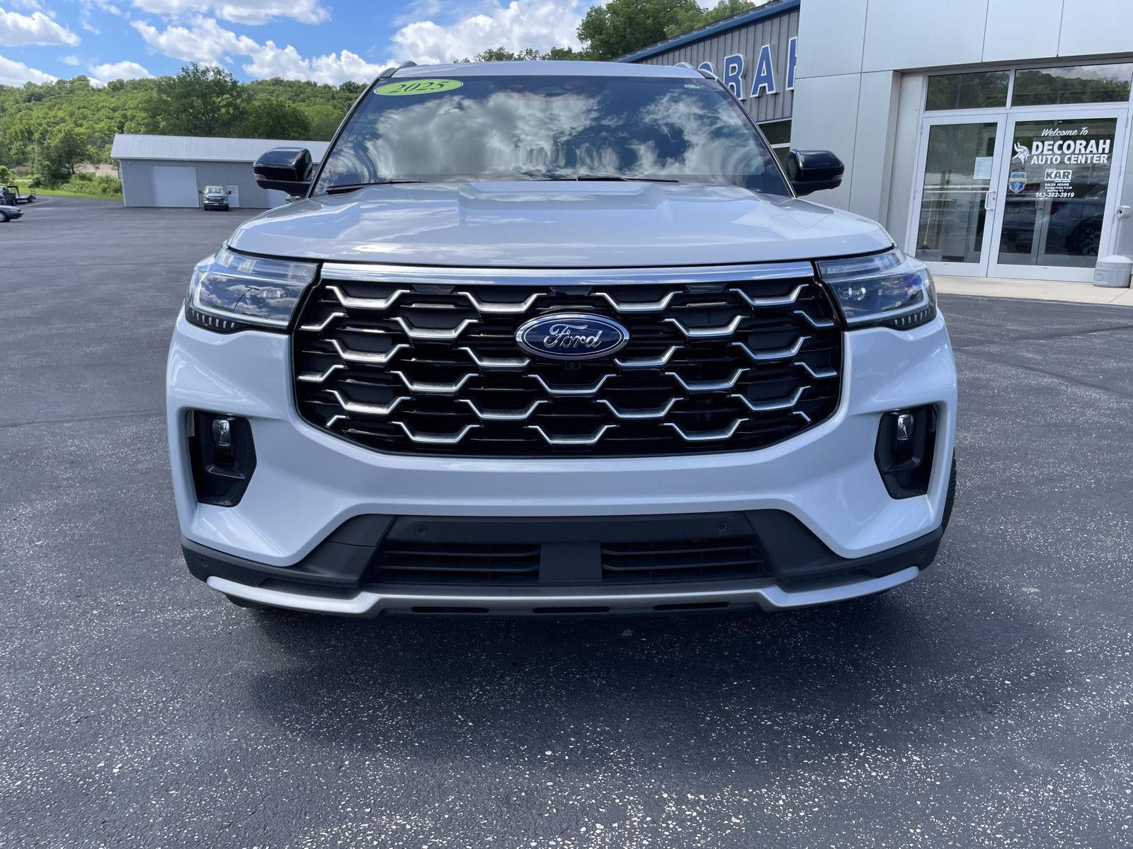 2025 Ford Explorer Platinum