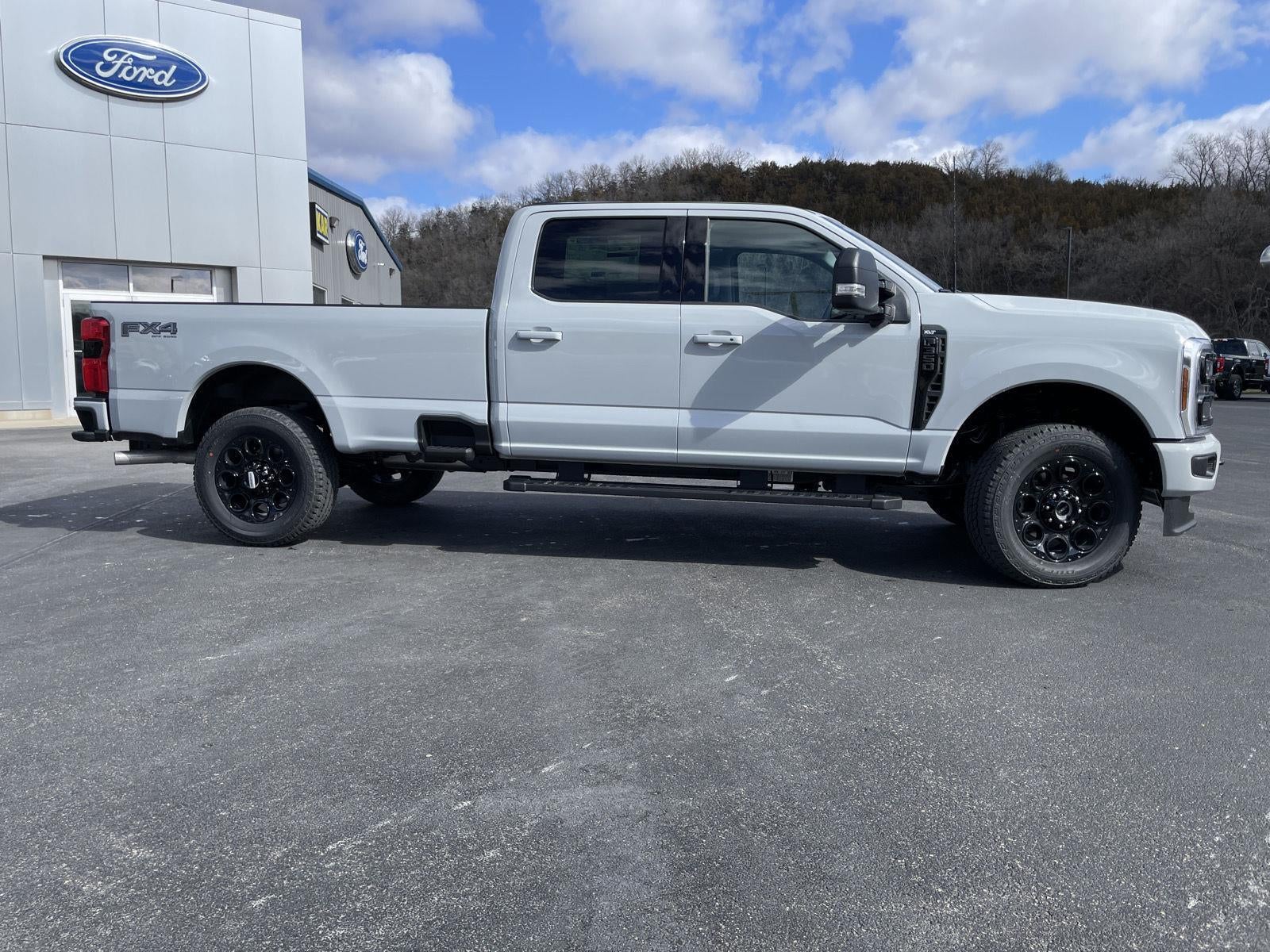 2026 Ford Super Duty F-350 SRW XLT