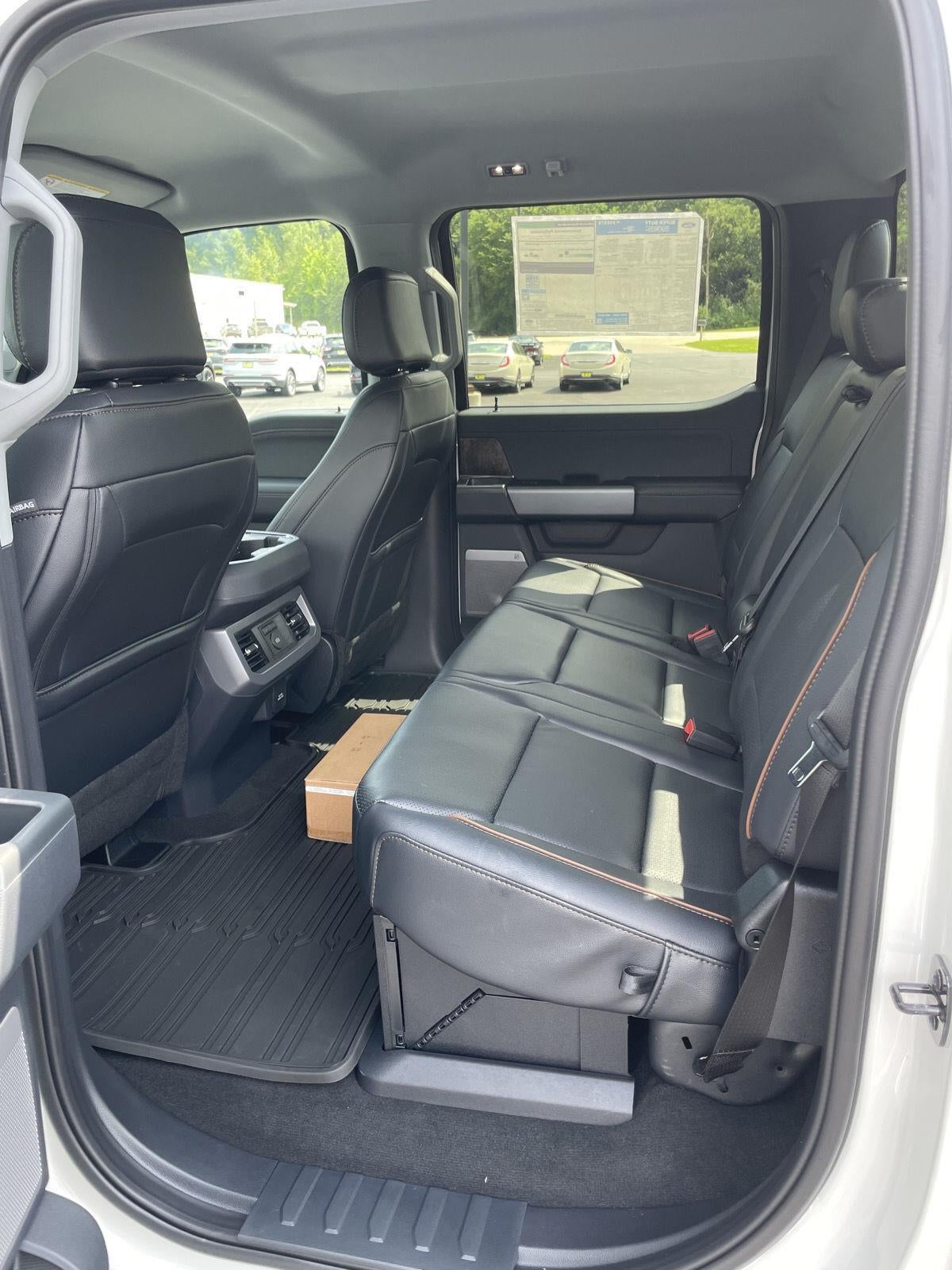 2026 Ford Super Duty F-350 SRW LARIAT
