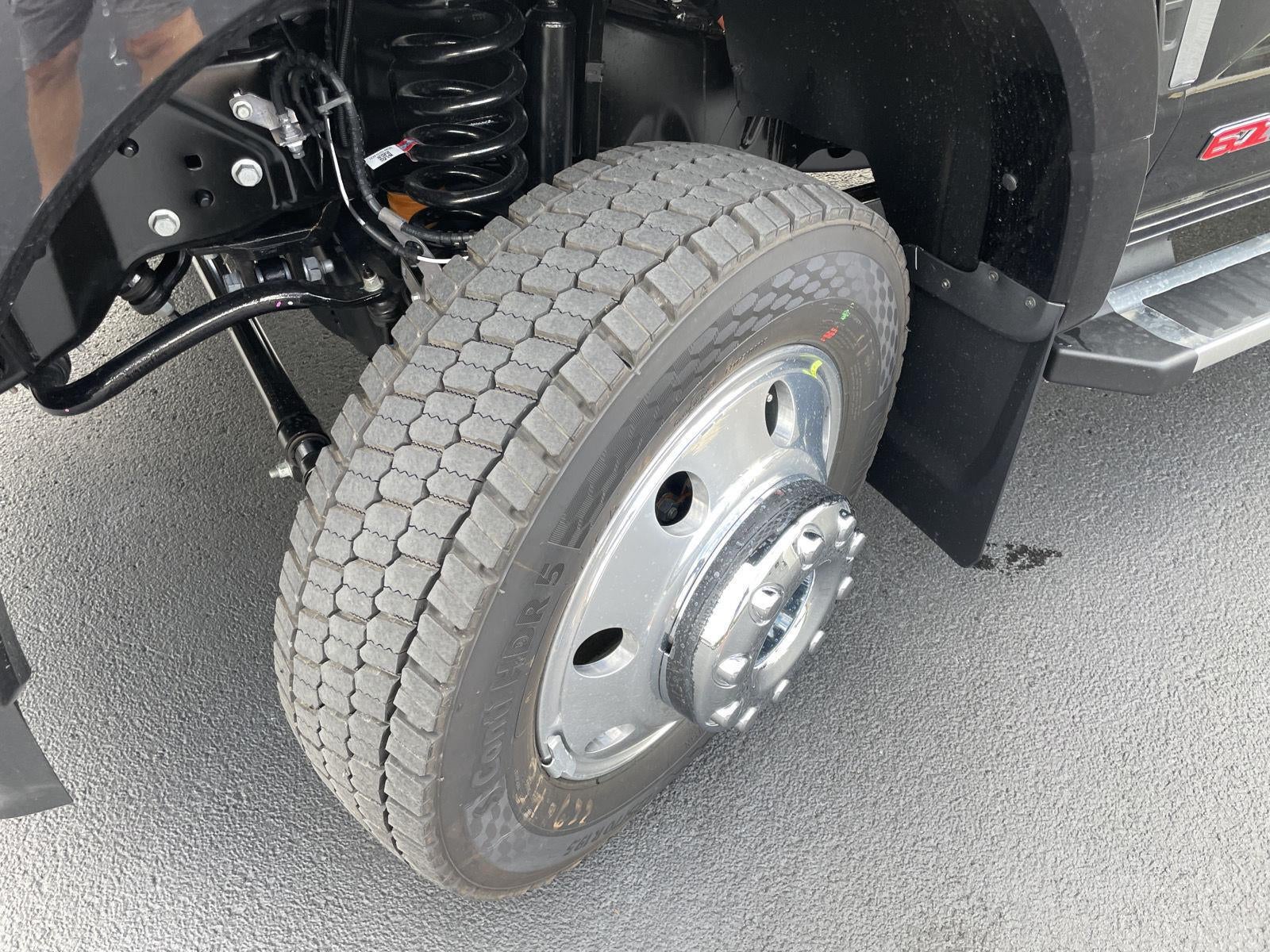 2027 Ford Super Duty F-450 DRW XLT
