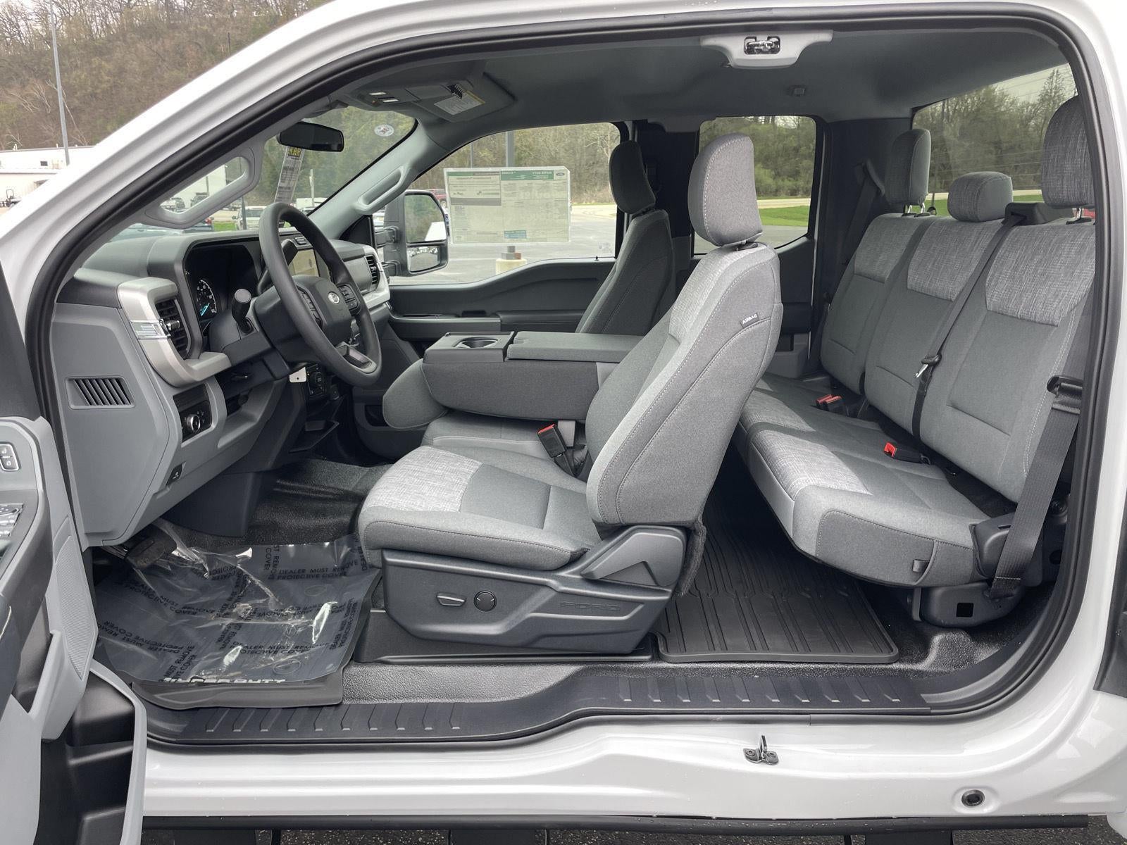 2026 Ford Super Duty F-350 SRW XLT