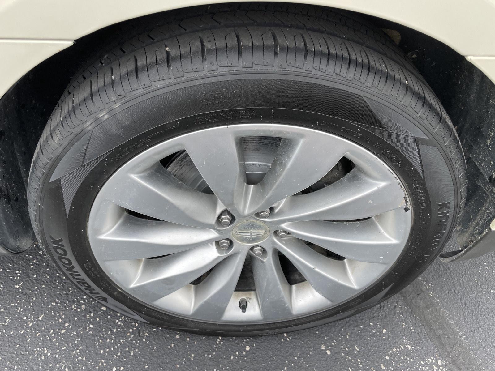 2015 Lincoln MKS Base