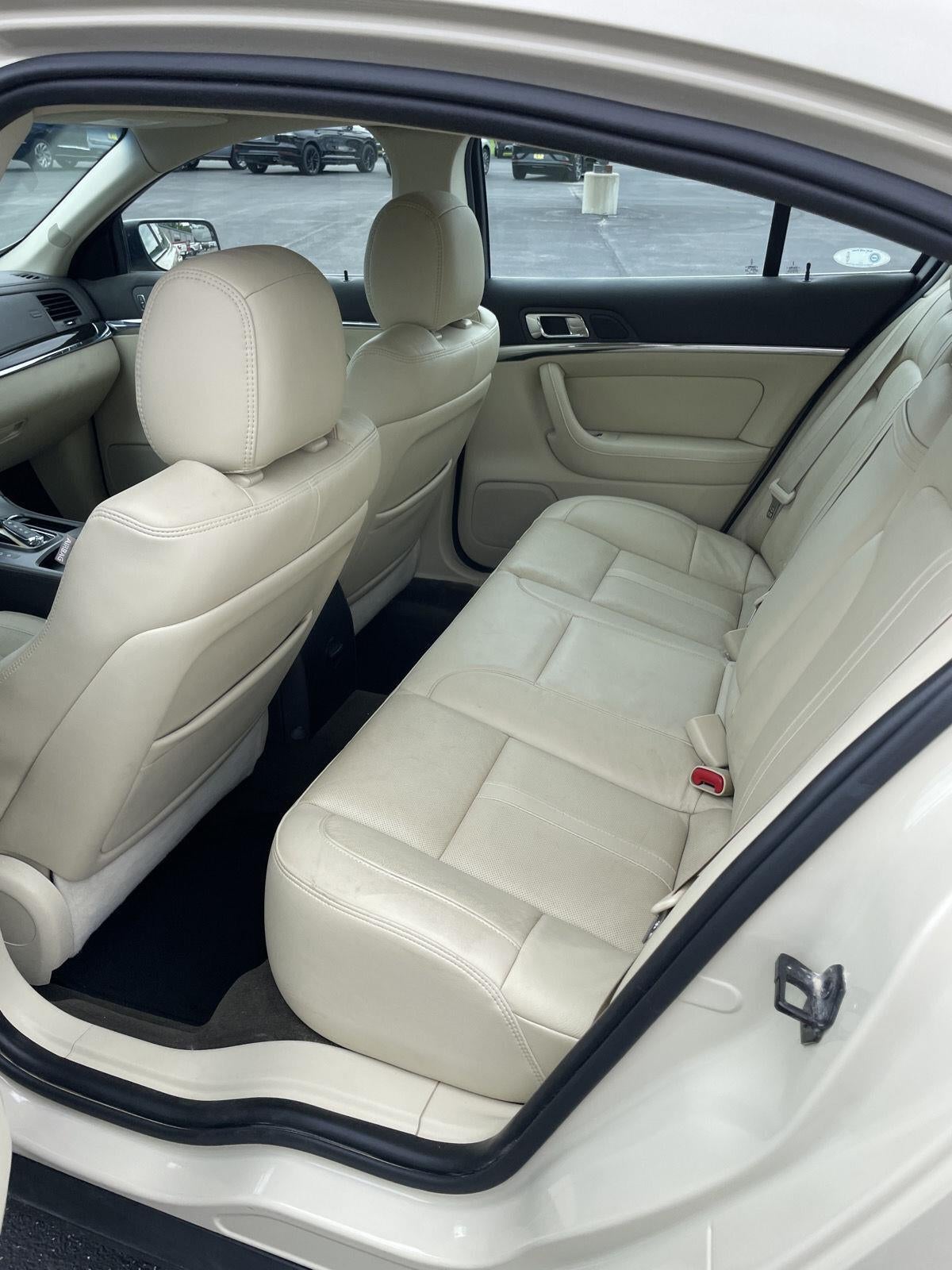 2015 Lincoln MKS Base
