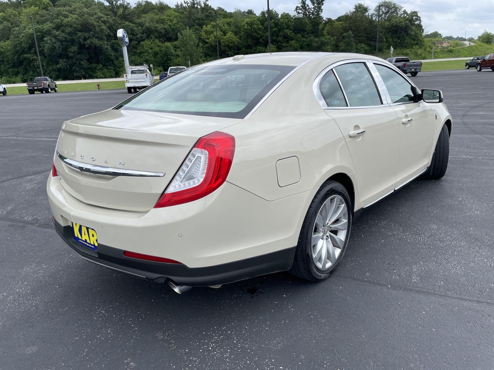 2015 Lincoln MKS Base