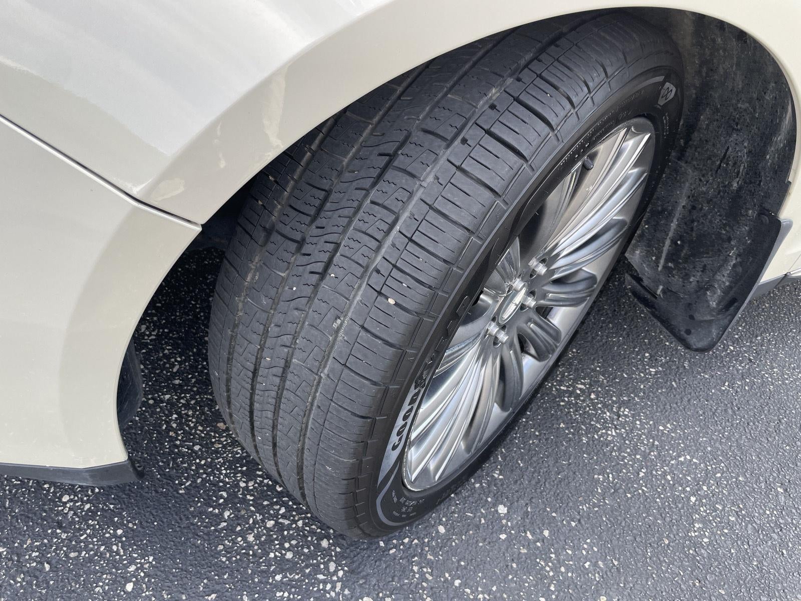 2016 Lincoln MKS Base