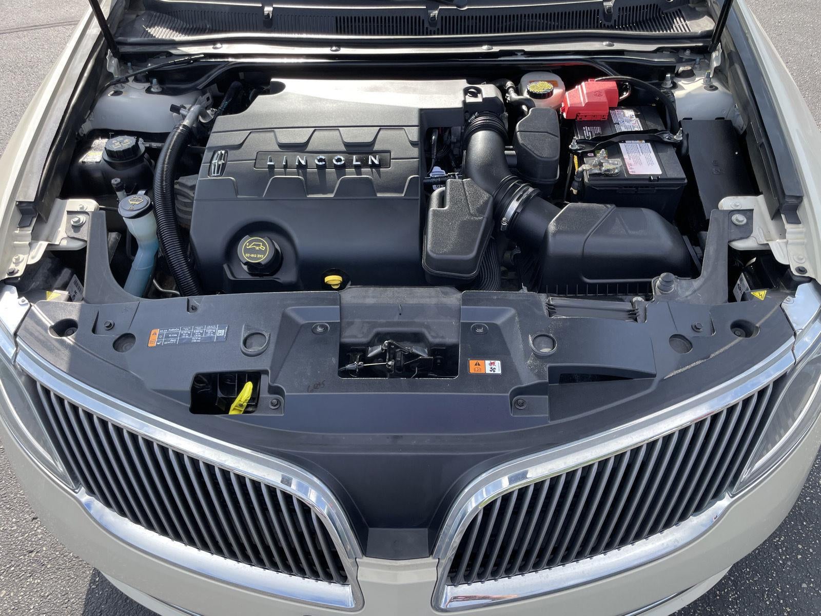 2016 Lincoln MKS Base