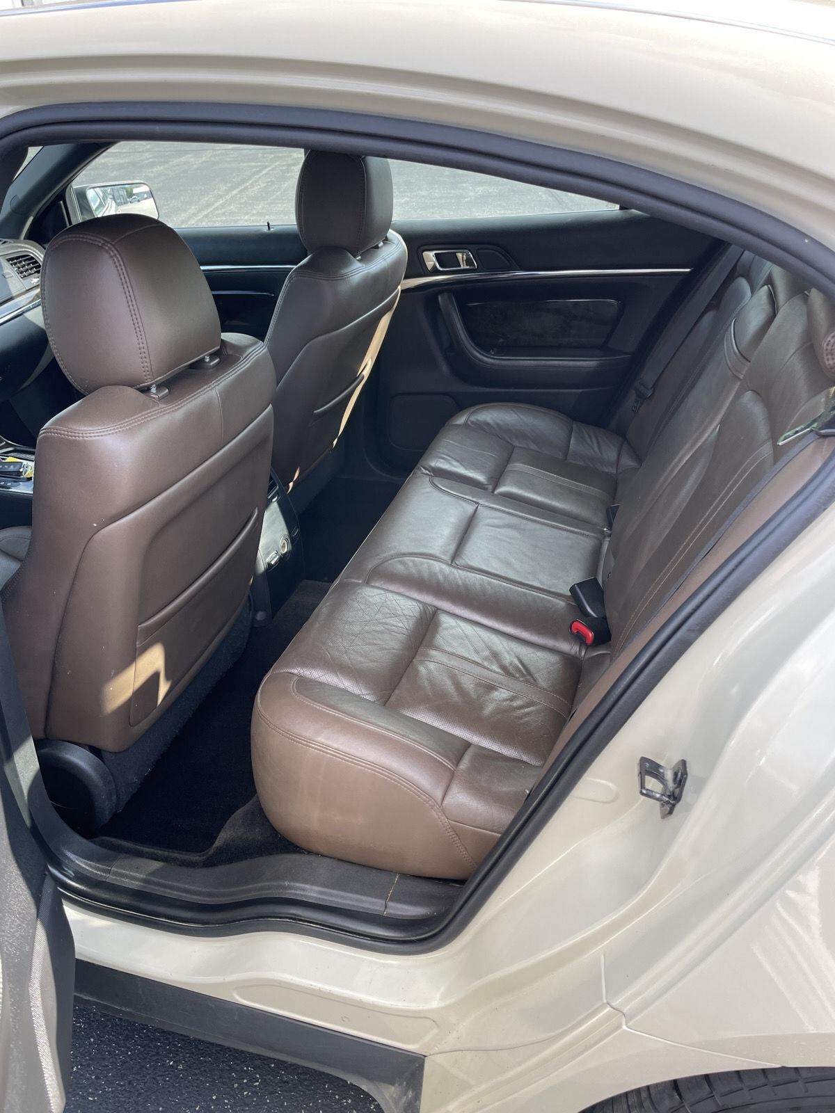 2016 Lincoln MKS Base