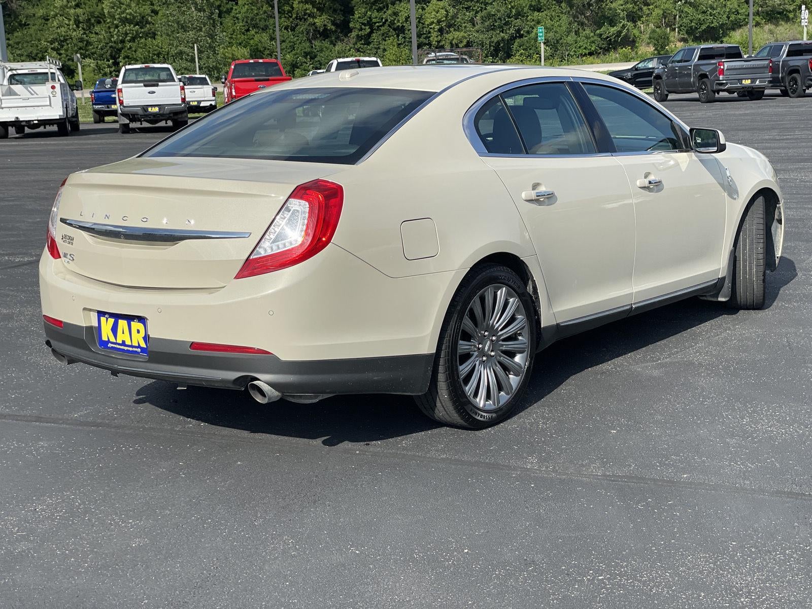 2016 Lincoln MKS Base