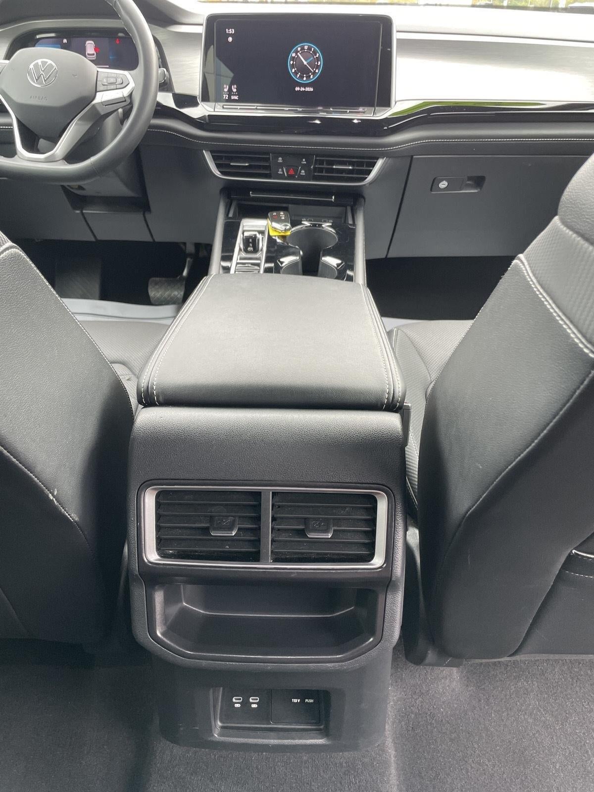 2024 Volkswagen Atlas Cross Sport 2.0T SE w/Technology