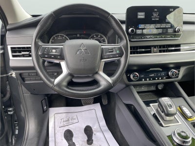 2024 Mitsubishi Outlander SE
